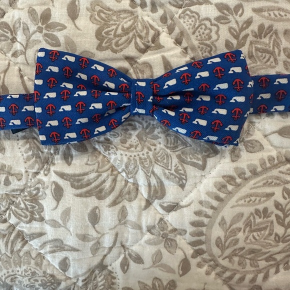 Vineyard Vines Boys Bow tie - Picture 2 of 5